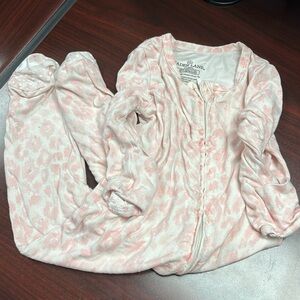 Caden Lane 0-3 Months Blush Leopard Zipper Footie